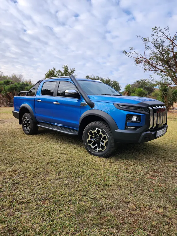 Blue bakkie fitted with a stainless steel snorkel